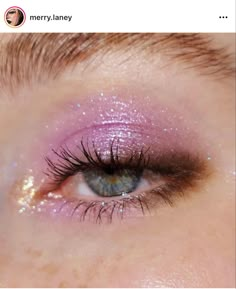 Pink Eyeshadow Looks For Brown Eyes, Pink 90s Makeup, Barbie Makeup Simple, Pink Sparkle Eyeshadow, Glinda Inspired Makeup, Glinda The Good Witch Makeup, Fun Eye Makeup Ideas, Pink Glitter Makeup Looks, Fairy Makeup Pink