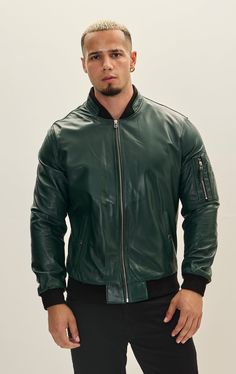 Modèle # 7749 Casual Green Leather Jacket For Winter, Green Leather Streetwear Jacket With Long Sleeves, Green Leather Jacket For Streetwear With Long Sleeves, Green Leather Jacket For Streetwear, Green Leather Casual Outerwear, Green Leather Jacket With Pockets For Work, Green Casual Leather Outerwear, Casual Green Leather Jacket For Work, Casual Green Leather Outerwear