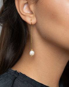 Baroque Pearl Chain Gold Earrings - Perfect Bridesmaid Jewelry for Modern Weddings - CHE048 Elegant Gold Threader Earrings, Silver Earrings With Delicate Chain For Formal Occasions, Gold Linear Earrings With Delicate Chain For Formal Events, Elegant Threader Earrings For Party, Formal Silver Earrings With Delicate Chain, Gold Long Drop Bridal Earrings, Gold Long Drop Bridal Earrings For Formal Occasion, Formal Gold Linear Earrings With Delicate Chain, Formal Pearl Chain Round Earrings