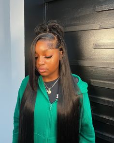 This is teaaa😍Love the amazing work from stylist @d.stitchedd🤩   Follow @bombtress_hair for more hair ideas💕  Pick a bomb wig and get this inspired look🤗  . . . . . . . . . . . #explore #butterflybraids #hairtrends #bussdown #lacefrontwig #edgeslaid #straighthairwigs #straightwig #wigunits #wiginstall #lacewigs #lacefrontalwig #issawig #wigstore #wigsale #wigsforsale #affordablewigs #gluelesswig #transparentlace #frontalunits #frontalwig #closurewig #hdwigs #humanhairwigs  #hdlace #wigmaker Sleek Ponytail Hairstyles, Frontal Wig Hairstyles, Quick Weave Hairstyles, Quick Braided Hairstyles, Pretty Hair Color, Slick Hairstyles, Growth Tips