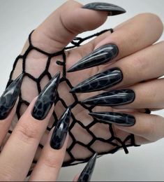 Dark Grunge Nails, Dark Goth Nails, Grunge Nails Ideas, Edgy Dark Aesthetic, Sharp Nails, Halloween Acrylic Nails, Black Acrylic Nails