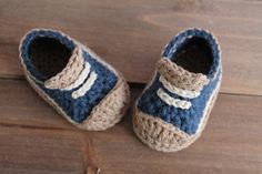 there is a pair of crocheted baby shoes on the floor