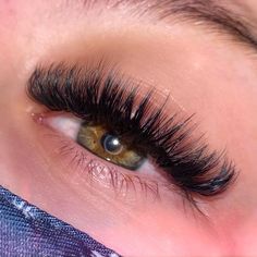 𝓛𝓾𝓬𝔂’𝓼 𝓛𝓪𝓼𝓱 𝓛𝓸𝓾𝓷𝓰𝓮 on Instagram: “WISPY LASH💣 my favourite style to create🔥all handmade fans as always💕. #wispylashes #lashesrotherham #wispylashesrotherham” Natural Glow Makeup, Glow Makeup, Glowing Makeup, Natural Glow