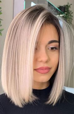 Short Hair Color Highlights, Hair Dye Shades, Beautiful Highlights, Blonde Lob, Medium Short Hair, Lob Haircut, Public Place, Shoulder Length Hair Cuts, Summer Hair Color For Brunettes