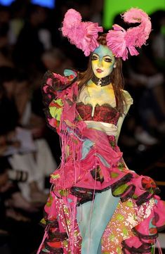 Estilo Kitsch, Dior Fashion Show, High Fashion Couture, Hippy Chic, French Fashion Designers