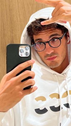 Men With Glasses, Man With Glasses, Guy Fits, Men Haircut, Men Haircut Styles, Tom Ellis, Book Character, Future Boyfriend, Boyfriend Pictures