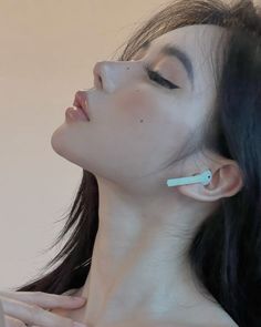 Angel Skull Side Profile, Desired Jawline, Feminine Jawline, Feminine Nose, Desired Nose, Side Pfp, Angel Skull, Jawline Exercise