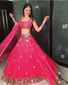 Lehenga Choli Designs, Saree Bollywood, Lehenga Blouse Designs, Indian Bridal Lehenga, Patiala Suit, Red Lehenga