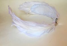 These two headpieces have been created for the dual role of Odette/Odile in Swan Lake. Entirely hand crafted in the US with real swan feathers and Swarovski crystals, these headpieces are available in white (Odette) and in black (Odile). Made to order. Delivery time: 2 to 3 weeks Price: $ 95 + shipping Swan Headpiece, Odette Swan Princess, Swan Feathers, Swan Lake Costumes, Ballet Swan Lake, Ballet Headpieces, Dance Crafts, Ballet Hairstyles, Swan Lake Ballet