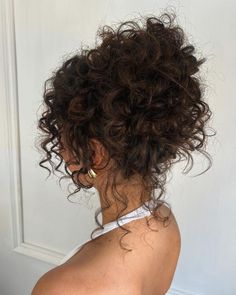 Elegant Curly Wedding Hair, Bridesmaid Hair For Off The Shoulder Dress, Long Curly Wedding Hair With Veil, Updo Natural Curly Hair, Whimsical Updos Bridal Hairstyles, Curly Hair Women Styles, Gala Updo Medium Hair, Curly Bridal Bun, Curly Bridesmaid Hairstyles Down