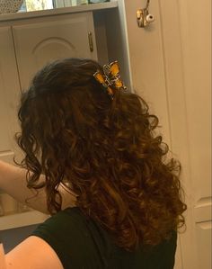 Medium curly hair pulled back with a yellow butterfly clip Curly Hair Back View Aesthetic, Hair Inspo Short Curly, Curly Brown Hair Aesthetic, Curly Hair Mid Length, Curly And Straight Hair, Curly Hair Aesthetic, Beautiful Curly Hair