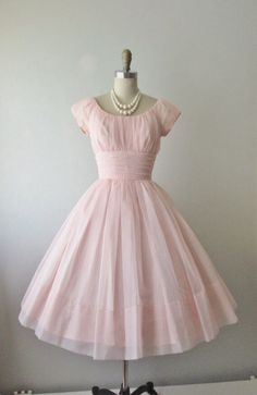 Pink Knee Length Dress Formal, Pretty Knee Length Dresses, Pink Dresses Coquette, Vintage Pink Dresses, Pink Vintage Prom Dress, Pink Vintage Dresses, 70s Homecoming Dress, 50s Party Dress, Vintage Prom Dresses 70s