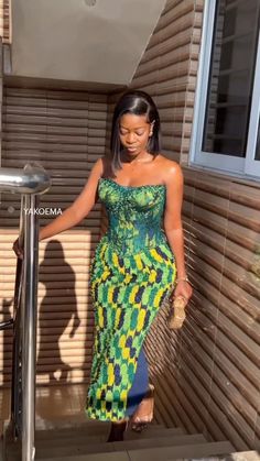 African Dresses For Women Graduation, Ghanaian Kente Dress Styles, Ghana Dress Styles African Fabric, Kente Inspired Dresses, Kente Outfit For Graduation, Kenta Dress Styles, African Print Graduation Dress University, Midi Kente Dress