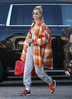 Hailey Bieber Street Style, Hailey Baldwin Street Style, Bieber Hailey, Mode Editorials, Winter Outfits Cold, Shirt Refashion, Winter Outfit Inspiration, Looks Street Style, Cute Winter Outfits