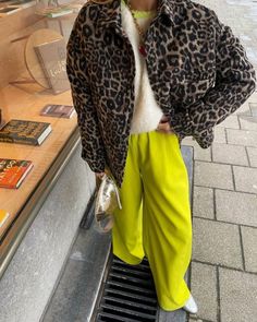 Danish Fashion Copenhagen Street Style, Maximalism Outfit, Lady Streetwear, Maximalism Fashion, Chic Outerwear, Midsize Fashion, 27th Birthday, Swedish Style, Autumn Fits