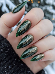 Silver And Gold Holiday Nails, Green And Gold Holiday Nails, Elegant Christmas Nail Designs, Gold Holiday Nails, Christmas Mani, Galaxy Nail, Dark Green Nails, Simple Fall Nails, Winter Manicure