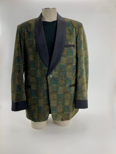 1960'S Shawl Collared Tuxedo Jacket in a beautiful printed corduroy with a black shawl collar, jetted pockets and cuff detail. This is a single button jacket with no vent in the back, which adds to that awesome tailored look. The entire jacket is lined with black satin. Classic, Timeless & Rare... This garment is in EXCELLENT VINTAGE CONDITION. no issues to note. Looks perfect. Label reads:  tailored by RABHOR There is no size tag on this jacket. By the measurements I would say this is a MEN'S MEDIUM TO LARGE **To be certain of the size, check measurements below: (measured lying flat) From the top of the shoulder seam to shoulder seam: 19-1/2 inches Chest taken from under the armpit to armpit 22 inches across length: from the back of collar seam to bottom of garment: 31-1/4 inches Sleeve: 1960s Mens Fashion, Shawl Collar Tuxedo, Black Shawl, Mens Sport Coat, Rayon Shirt, Tuxedo Jacket, Yellow Print, Blazers For Men, Jacket Buttons