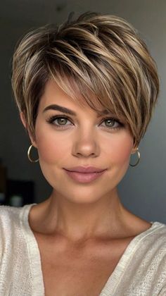 👩 Craving a fresh style? Create a low-maintenance yet stylish look with this Layered Curly Crop Short Layered Haircuts. Learn how to style sleek, straight locks. Perfect for those wanting to grow out shorter styles. Easy to maintain and style at home. Click for a step-by-step guide! #LayeredCurlyCropShortLayeredHaircuts Short Layered Haircuts For Women, Fine Hair Pixie Cut, Short Hair Makeup, Curly Crop, Layered Haircuts For Women, 2015 Hairstyles, Short Layered, Hairdos For Short Hair, Short Layered Haircuts