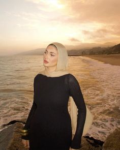 Modest Beach Pictures Poses, Aesthetic Hijabi Pictures, Hijabi Aesthetic Pics, Hijabi Beach Outfit Summer Dresses, Beach Pictures Hijab, Morocco Instagram Pictures, Hijabi Beach Pictures, Sunset Outfits Beach, Hijabi Instagram Photos