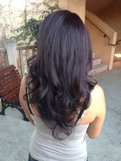 Dark Hair Burgundy Balayage, Brown Hair In Sunlight, Dark Brown With Red Tint, Violet Brown Hair Color, Black Hair Dye, Dark Brunette Hair, Hair Tint, Red Hair Inspo, Hairstyles For Layered Hair