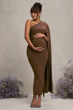 Amaryllis Chocolate Maternity One Shoulder Maxi Dress with Cape Slee – Club L London - USA Brown Maternity Dress, Brown Bodycon Dress, Dress With Cape, Maternity Wardrobe, One Shoulder Maxi Dress, Stylish Maternity Outfits, Baby Shower Outfit, Pregnancy Looks, Black Tie Gala