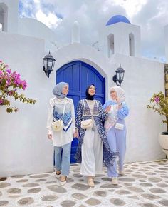 Outfit Mantai, Hijab Aesthetic Outfit, Raya Photoshoot, Outer Hijab, Outfit Reference, Matching Outfits Best Friend, Hair Wrap Scarf, Muslim Fashion Hijab Outfits