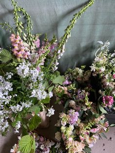 a bunch of flowers that are laying on the ground