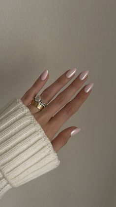 Clean Girl Nails 2024, Winter Nails Inspo Short, Natural Clean Nails Aesthetic, Neutral Aesthetic Nails, Nail Ideas Baby Pink, Uñas Old Money Aesthetic, Uñas Old Money, Clean Nails Aesthetic, Baby Pink Chrome Nails