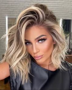 Thick Hair Styles Medium, Dirty Blonde Hair, Haircuts For Medium Hair, Haircut For Thick Hair, Medium Hair Cuts, Medium Length Hair Cuts, Lace Wig, Blonde Hair Color, Blonde Highlights