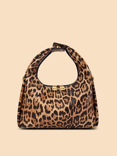 SINBONO Vienna Medium-Sized Brown leopard print Vegan Leather Purses Vegan Handbags, Golden Chain, Vegan Bags, Brown Leopard, Purses Designer, Branded Handbags, Bags Designer Fashion, Hand Bags, Printed Leather