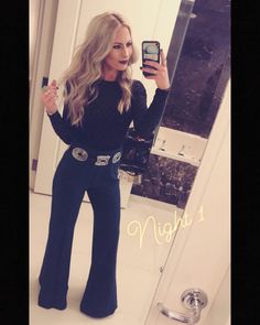 Bellbottoms Outfits, Ranchy Outfits, Nfr Outfits For Vegas, Nfr Vegas, Western Chic Fashion, Nfr Outfits, Nfr Fashion, Cowgirl Style Outfits, Southern Outfits