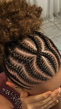 Cute Hair Styles For School Pictures, Christmas Hairstyles For Black Women Natural Hair, Braided Hairstyles For Short Hair Black, Fish Bone Braid Cornrows, Cool Braid Hairstyles For Short Hair, Front Cornrows Hairstyles, Natural Cornrow Hairstyles For School, Crossover Braids