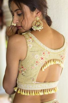 We have collected latest and best blouse designs for bride and bridesmaids for weddding functions. #weddingbazaar #indianwedding #blousedesign #blousebackdesign #blousebackdesignlatest #blousebackdesignsaree #blousebackdesignsleeveless #blousebackdesignlehenga #blousebackdesignfullsleeve #blousebackdesignnavari #blousebackdesignsilksaree #blousebackdesignbridal #blousebackdesignunique #blousebackdesignsimple #blousebackdesignboatneck #blousebackdesignhalterneck #blousebackdesignet #blouseback Backless Blouse Designs, Traditional Blouse Designs, Latest Model Blouse Designs, Lehenga Blouse Designs, Blouse Back Neck Designs, Blouse Design Images