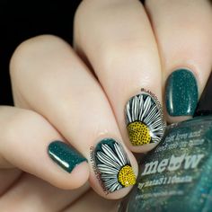 Green Nails With Flowers, Stamping Nail Art Ideas, Nail Art Funky, Nails With Flowers, Summer Nails Colors Designs, Funky Nail Art, May Nails, Daisy Nails, Happy Nails