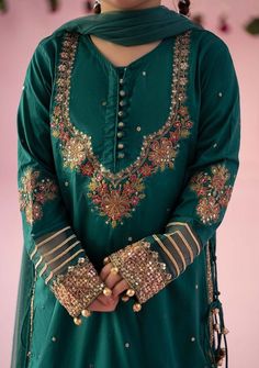 Embroidered Suit Designs, Unique Hand Embroidery Designs, Hand Embroidery Designs For Suits, Embroidery Designs For Suits, Unique Hand Embroidery, Afghanistan Photography, Printed Sharara, Embroidered Suit, Embroidered Hem