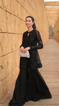 Black Pakistani Dress, Desi Dress, Pakistani Formal Dresses, Salwar Designs, Pakistani Dresses Casual, Pakistani Fashion Party Wear