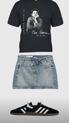 a black shirt, skirt and sneakers with the words'the show'on them