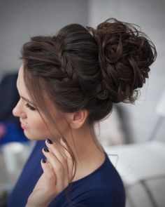 Curly Messy Bun Prom Updo Curly Homecoming Hairstyles, Formal Hairstyles For Long Hair, Prom Hair Updo, Updos For Medium Length Hair, Prom Updos, בר מצווה, Penteado Cabelo Curto, Formal Hairstyles