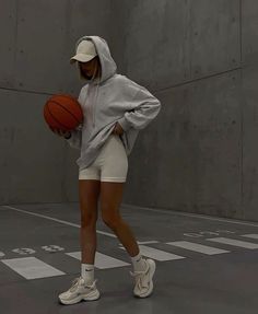 Sport Summer Outfits, Sport Aesthetic Outfit, Sports Outfits Aesthetic, Sport Style Girl, Sport Outfits Aesthetic, Sporty Aesthetic Outfit, Sporty Poses, Summer Athleisure Outfits, Sportive Outfit