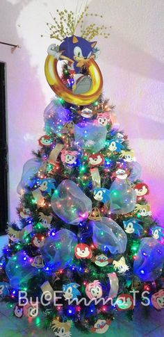 the sonic christmas tree has been decorated with balloons