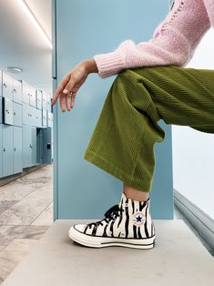 Sup Girl, Best Summer Shoes, Converse Sneakers, Green Pants, Dream Shoes, Colourful Outfits