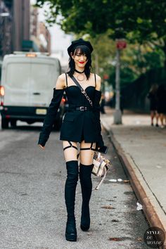 China Street Fashion, Sora Choi, Street Style New York, Coach Fashion, Chinese Fashion Street, Asian Street Style, Japanese Street Fashion, Woman Fashion, Harajuku Fashion