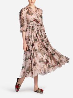 With a zipper closure at the back and signature hardware detailing, this Dolce & Gabbana Cat Floral Chiffon Wrap Maxi Dress is show-stopping piece. Made from 100% silk lined pink stretch inner lining, elegant design in Italy finished an embroidered logo plaque top. Chiffon Wrap Dress, Chiffon Wrap, Dolce Gabbana Dress, Wrap Maxi Dress, Leg Work, Indian Suits, Signature Hardware, Floral Chiffon, Maxi Wrap Dress