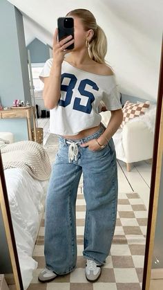 Collage Clothes, Coconut Summer, Adidas Samba Outfit, Samba Outfit, La Outfits, Coastal Granddaughter, Fitting Room, Outfit Inspo Casual, Stockholm Fashion