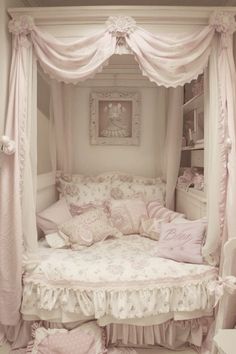 Girls Beds Ideas, Baby Pink Bedroom, Ethereal Bedroom, Kawaii House, Princess Bedrooms, Whimsical Bedroom, Coquette Room