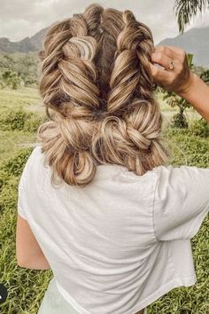 25 Fishtail Braid Hairstyles: Effortlessly Stylish Looks to Try | Lookosm Hawaiian Buns, Dutch Fishtail