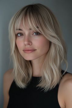 Transform your style with 38 stunning collarbone-length hairstyles! Perfectly chic and versatile for an elevated look. 💇‍♀️✨ #CollarboneLengthHair #HairInspo Shoulder Length Bangs, Collar Bone Hair, Collarbone Length Hair, Blonde Hair With Bangs, Hair And Makeup Tips, Bob Haircut For Fine Hair, French Hair, Edgy Hair, Hair Styler