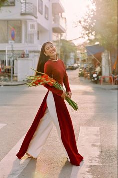 Vietnamese Ao Dai Traditional Dresses, Asian Culture Outfit, Chup Anh Tet, Ao Dai Graduation Photoshoot, Ao Dai Graduation, Imlek Outfit, Red Ao Dai Wedding, Vietnamese Outfit