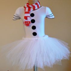 a dress made to look like a snowman