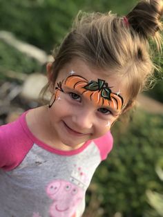 Simple forehead pumpkin design #justfaceitwichita #autumn #halloween #facepaint #pumpkin #kansas #wichita #ict Easy Halloween Face Painting For Kids, Halloween Facepainting Simple, Cute Pumpkin Faces Painted, Pumpkin Face Painting Ideas, Face Paint Pumpkin